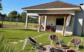 Casa com Piscina e Campo de Futebol